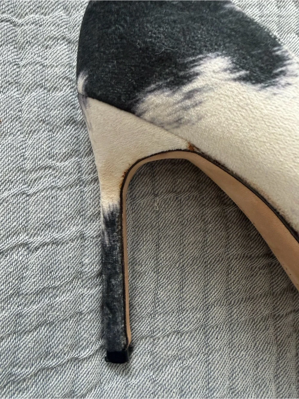 Manolo Blahnik Black & White Cowprint Pointed Toe Pump Sz 8